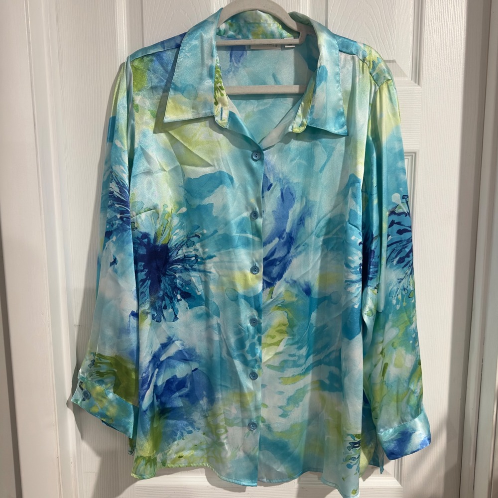 Susan Graver Womens 1X Blue Floral Satin Button Down Blouse Long Sleeve Shirt